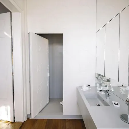 Chateau De L'aile- Boutique