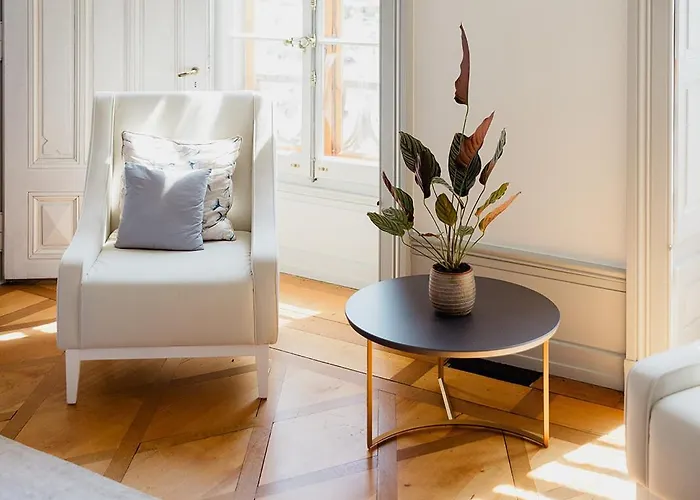 Chateau De L'aile- Boutique Bed & Breakfast