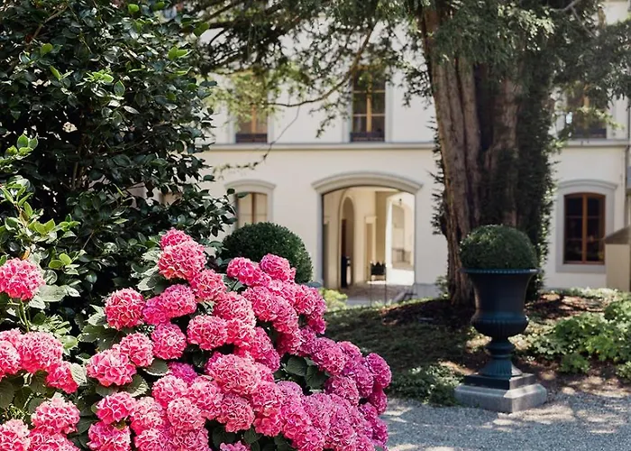 Chateau De L'aile- Boutique Bed & Breakfast 4*