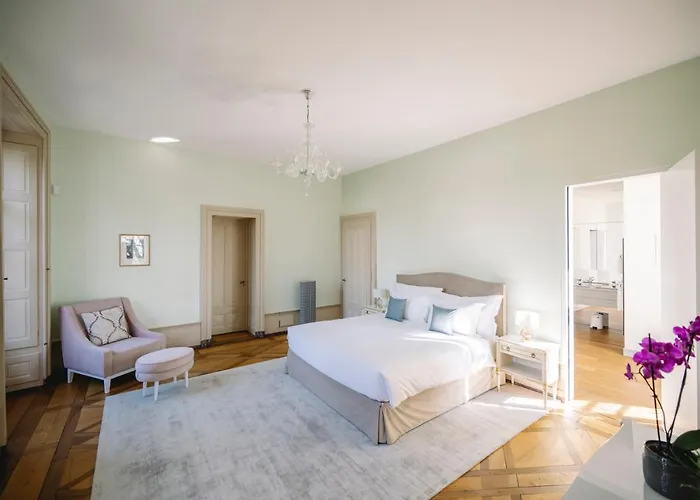 Chateau De L'aile- Boutique